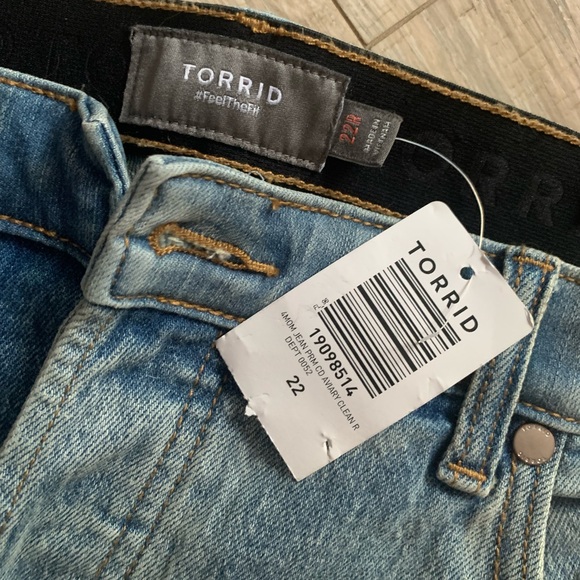 *BRAND NEW* Torrid Boyfriend Jeans sz 22 - Picture 2 of 4